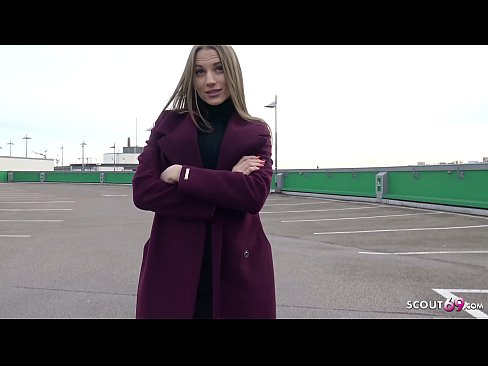 ❤️ VĀCU SKAUTS IR SAPNIS, PIESKARAS STEELE, AUTOSTĀVVIETA TELLTALE UN SEXY PAR NAUDU Porno pie mums