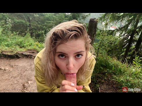 ❤️ Meitene norij spermu pēc publiska blowjoba - Eva Elfi Porno pie mums